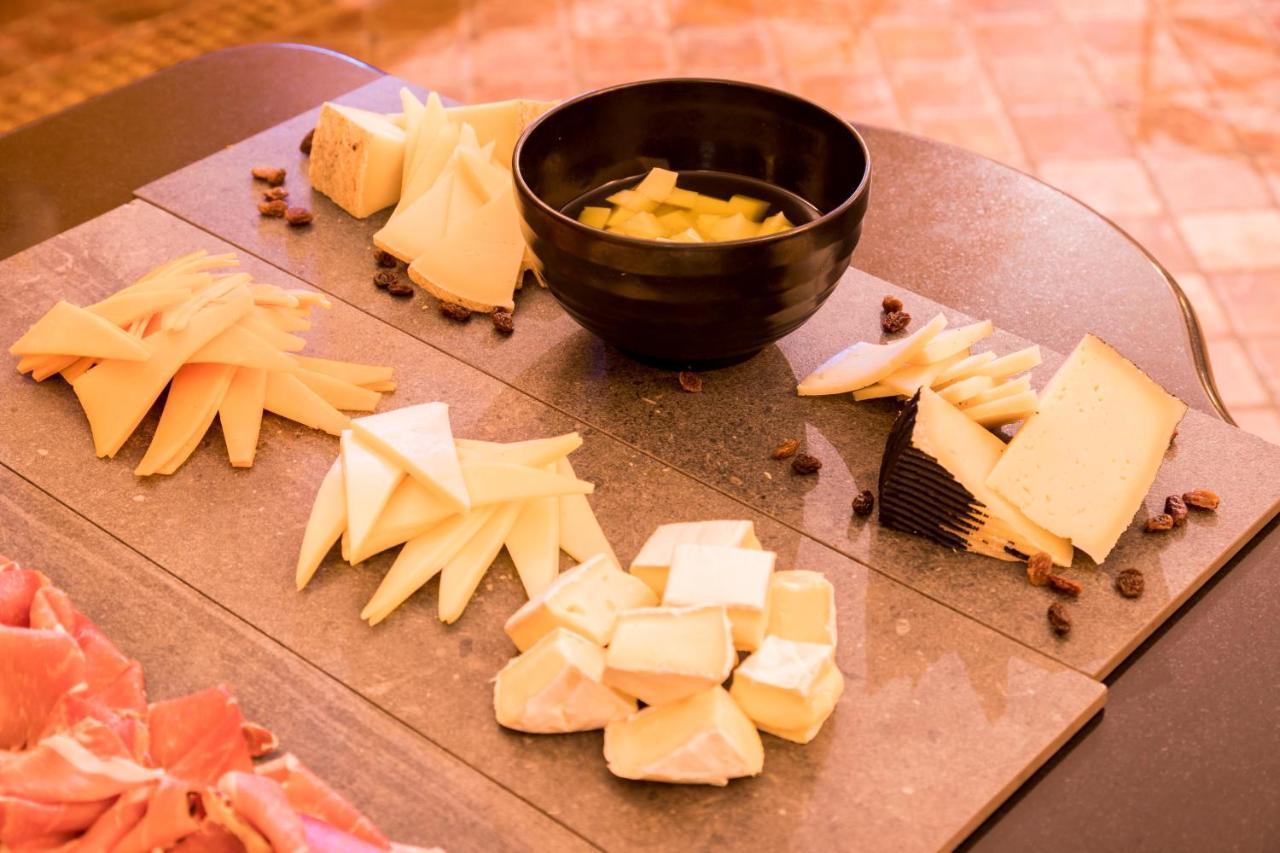 伊露尼翁梅里达宫酒店 外观 照片 Cheese platter