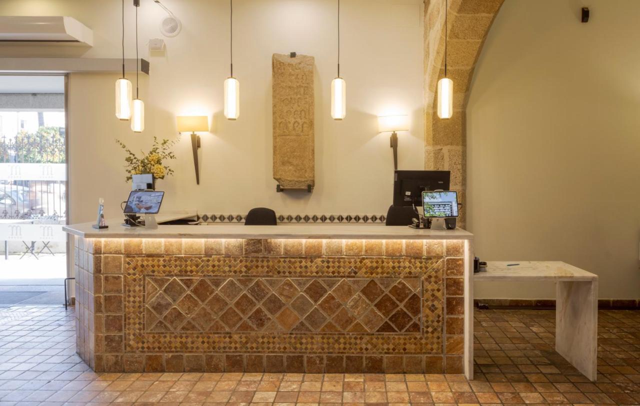 伊露尼翁梅里达宫酒店 外观 照片 Reception desk at the hotel